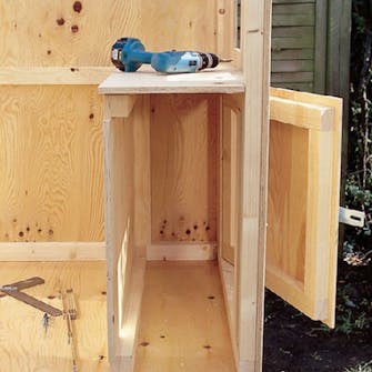 Hønsehus byg selv: Depotets væg Hønsehus byg selv: Depotets væg